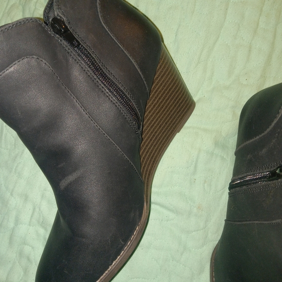 Maurices faux leather wedge zipper booties Woman's Size 11 - Picture 5 of 6